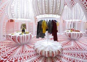همکاری کوساما با طراح مد louis vuitton